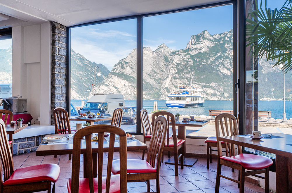 Astoria Resort | Lake Hotel Ifigenia a Torbole sul Garda per il tuo soggiorno 100% vista lago