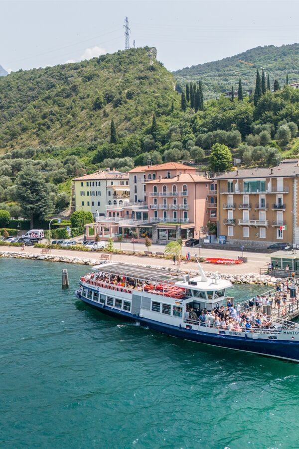 Lake Hotel Ifigenia in Torbole sul Garda for your 100% lake view stay