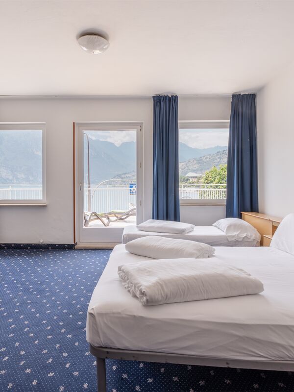 Camera Familiare con Vista Lago
