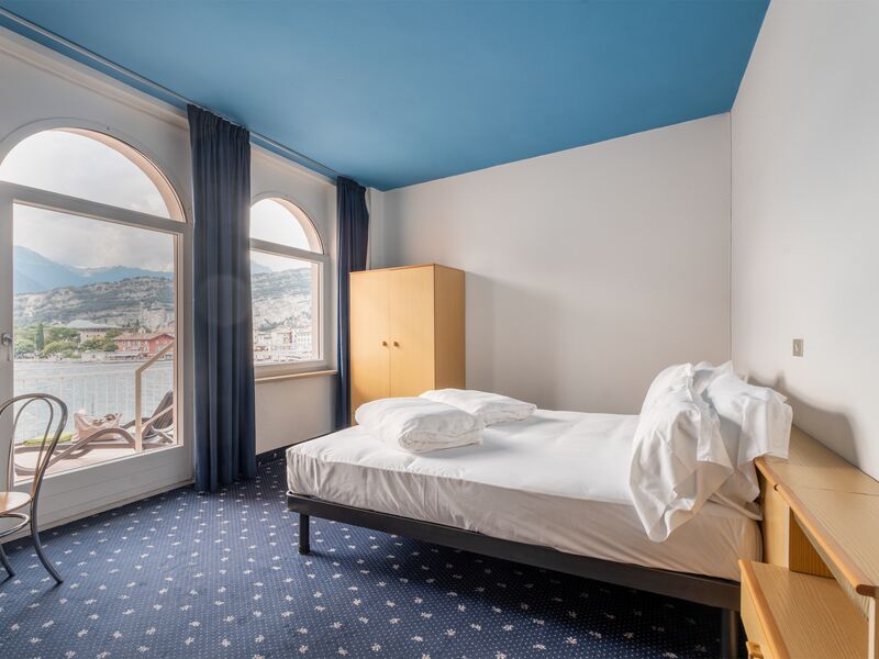 Deluxe Lake View Room
