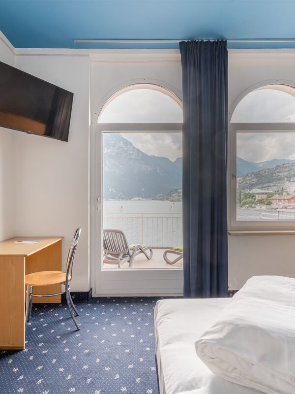 Deluxe Lake View Room 