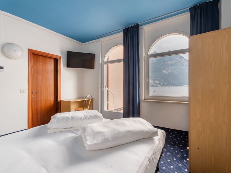 Deluxe Lake View Room 