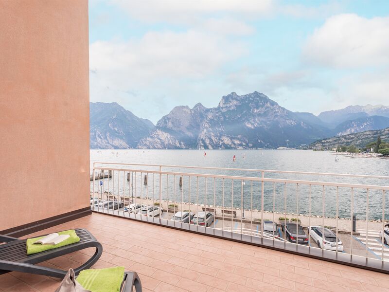Deluxe Lake View Room 