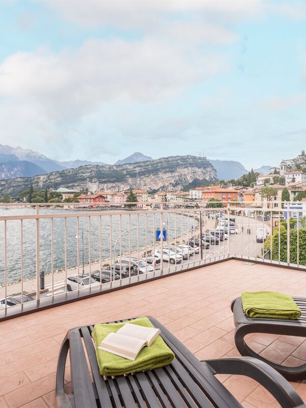 Deluxe Lake View Room 
