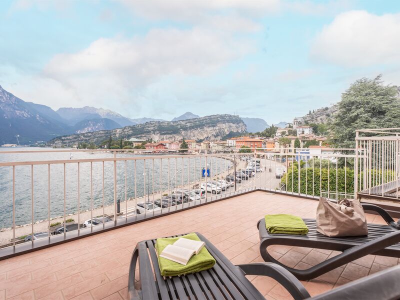 Deluxe Lake View Room 